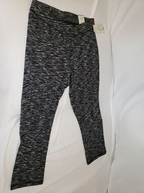 Lane Bryant LIVI Active Wicking Capri Legging